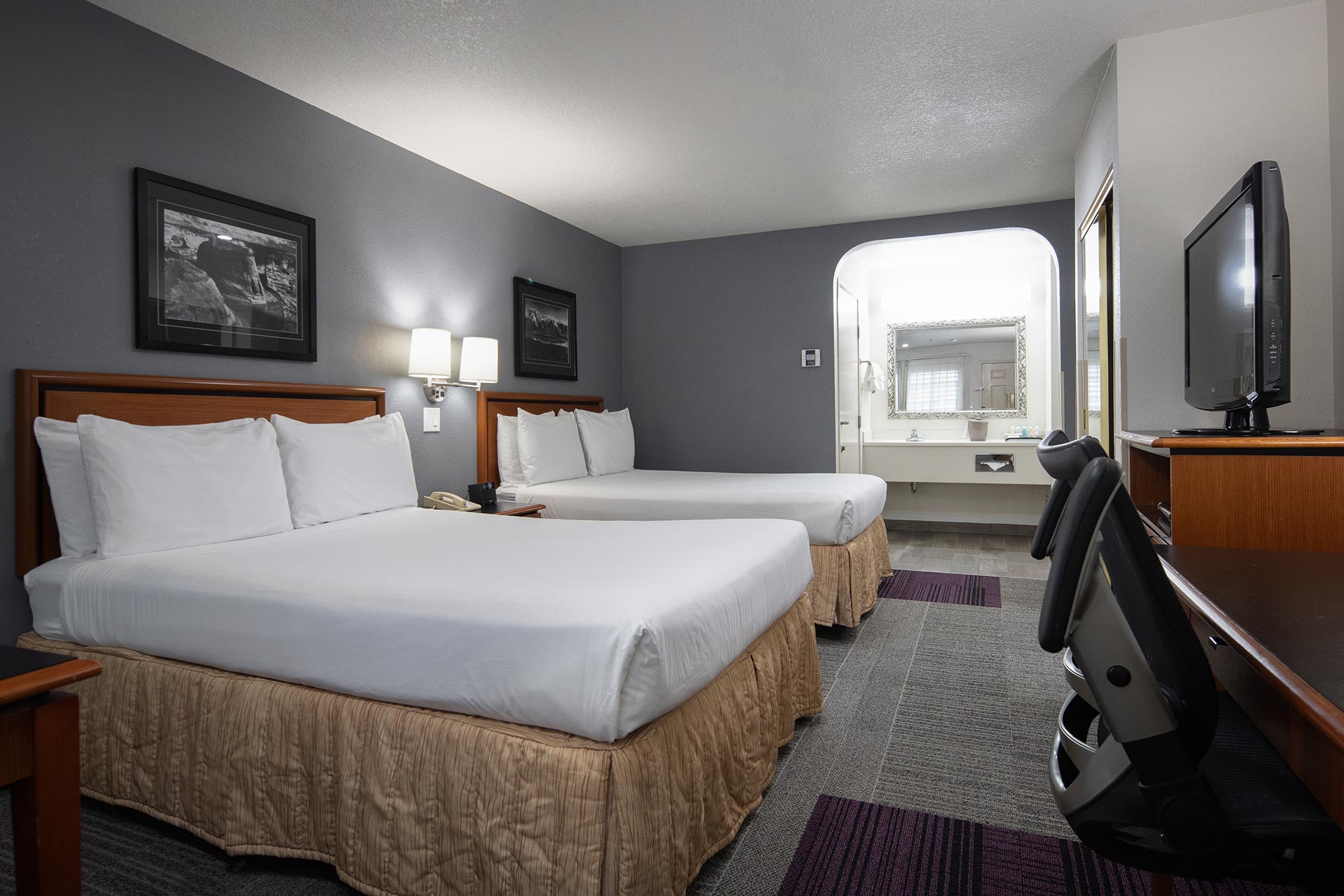 Deluxe Double Queen Room
